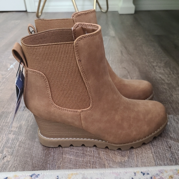 universal thread boots